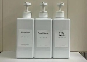 Dusj, hårføner, bidé og håndklær