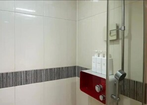 Shower, hair dryer, bidet, towels - Hello Studio / Seoul STN 3mins / clean&cozy (seoul)