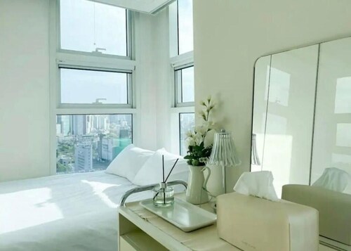 Hello Studio / Seoul STN 3mins / clean&cozy