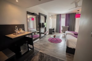 Deluxe kamer, 1 twee- of 2 eenpersoonsbedden | Een bureau, geluiddichte muren, gratis wifi, beddengoed