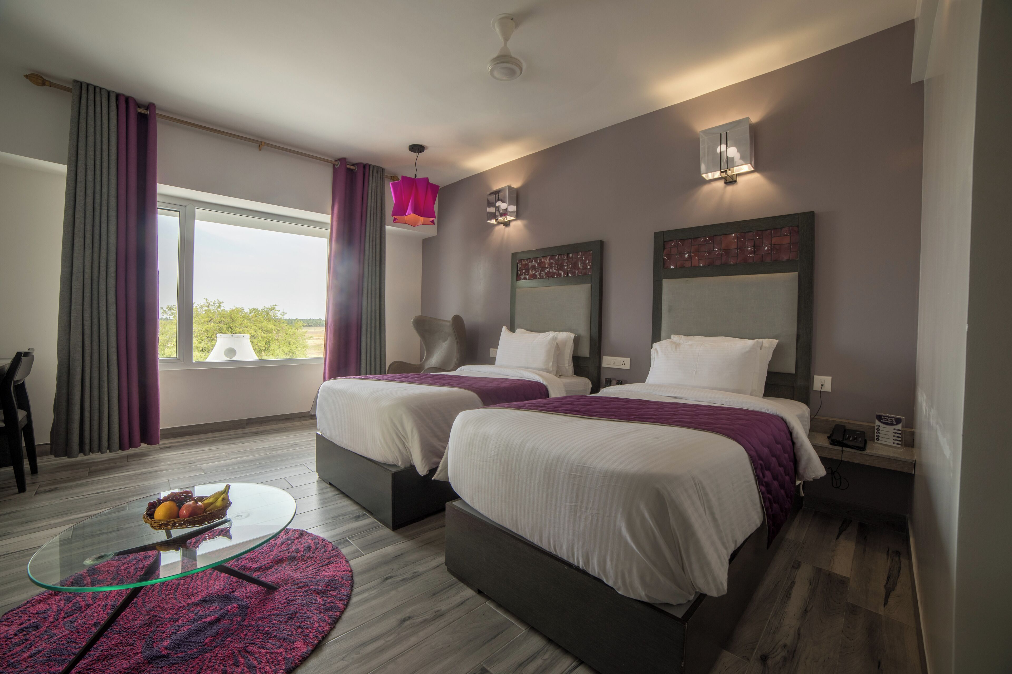 Deluxe dubbelrum eller tvåbäddsrum | Skrivbord, ljudisolering och gratis wi-fi