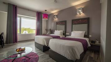 Escritorio, sistema de insonorización y wifi gratis