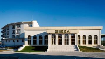 المنشأة من الخارج