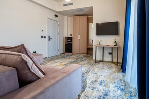 Suite, Balcony, Lake View | Living area - Hotel Sierra (Pitesti)