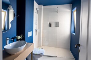 Shower, hair dryer, bathrobes, slippers - Hotel Sierra (Pitesti)