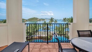 Outdoor dining - Ritz-Carlton Club® / 2 Bed Residence (East End)