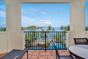 Outdoor dining - Ritz-Carlton Club® / 2 Bed Residence (East End)