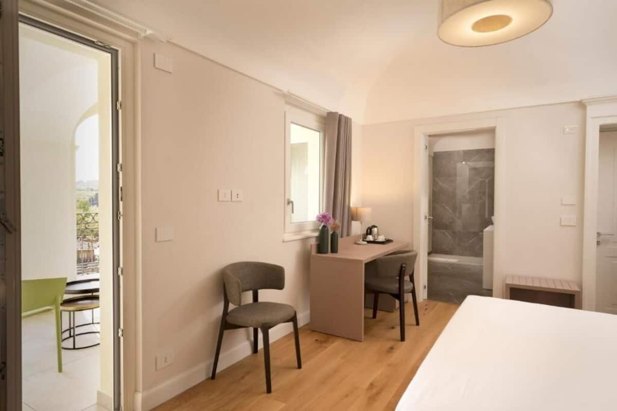 Habitación doble superior | Caja de seguridad en la habitación y espacio para trabajar con laptop