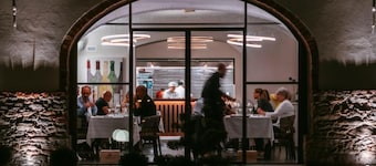 วีเนีย เรเลส์