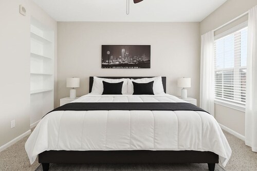 Upscale Boho Retreat, 2BR + Balcony and Garage