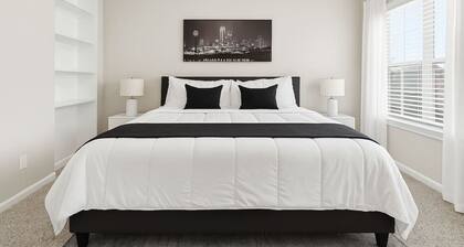 Upscale Boho Retreat, 2BR + Balcony and Garage