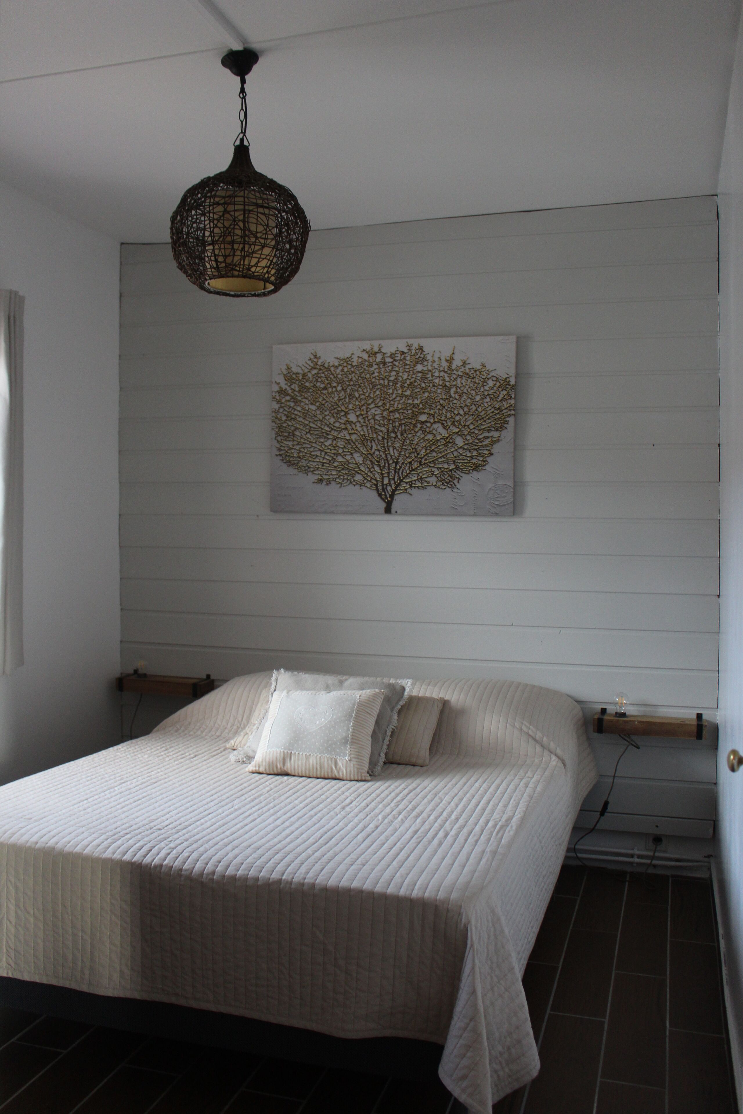 5 soverom, strykejern/-brett, internettilgang og sengetøy