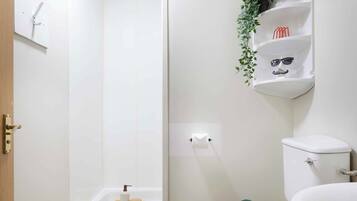 Quarto solteiro, para não fumantes | Banheiro