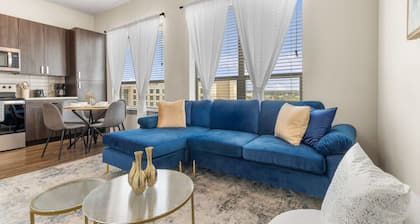 Cozy Hideaway, Rooftop Pool, Gym, Shops nearby