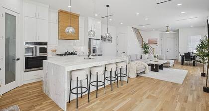 Dual 3-Story Townhouses with 9 Bedrooms for the Perfect Group Getaway