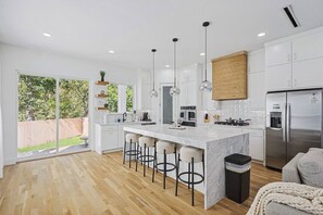 Køleskab, mikrobølgeovn, ovn, opvaskemaskine