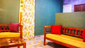 Deluxe Cottage, Garden View | Interior