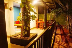 Outdoor dining - Danu Resort (Inamaluwa)