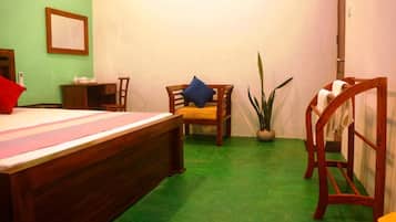 Caja de seguridad en la habitación y escritorio