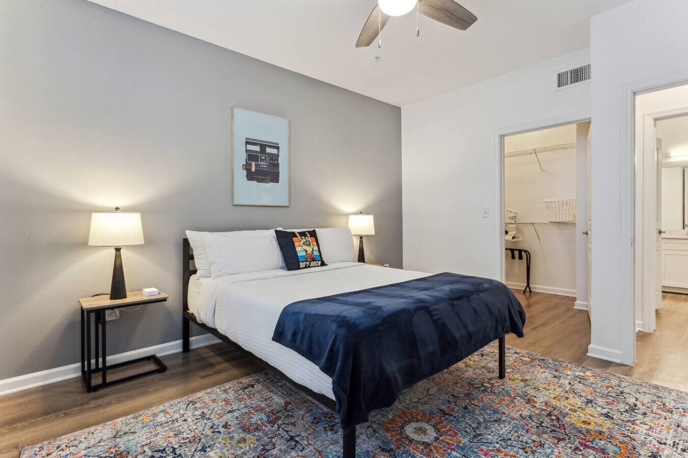 Desk, iron/ironing board, WiFi, bed sheets