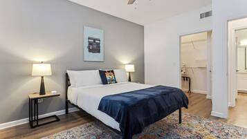 Desk, iron/ironing board, WiFi, bed sheets