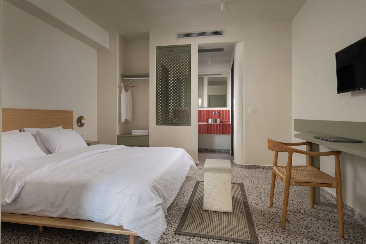 Deluxe Suite, Balcony | In-room safe, blackout drapes, soundproofing, iron/ironing board