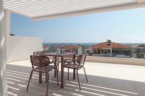 Suite, Balcony, City View | Outdoor dining