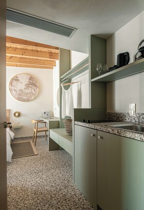 Suite Studio, balcon, vue piscine | Intérieur