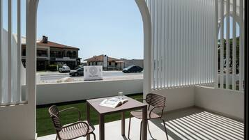 Suite, Balcony, Pool View | Outdoor dining