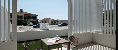 Suite, balcon, vue piscine | Restauration extérieure