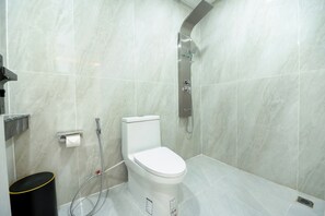 Secador de pelo y papel higiénico