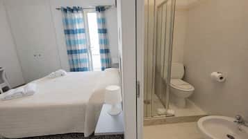 Skrivebord, wi-fi (inkludert) og sengetøy