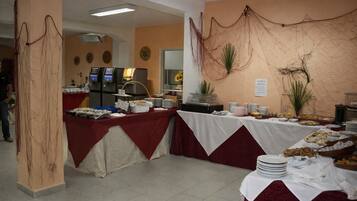 Free daily buffet breakfast