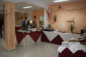 Free daily buffet breakfast - Hotiday Castelsardo Spiaggia (Lu Bagnu)