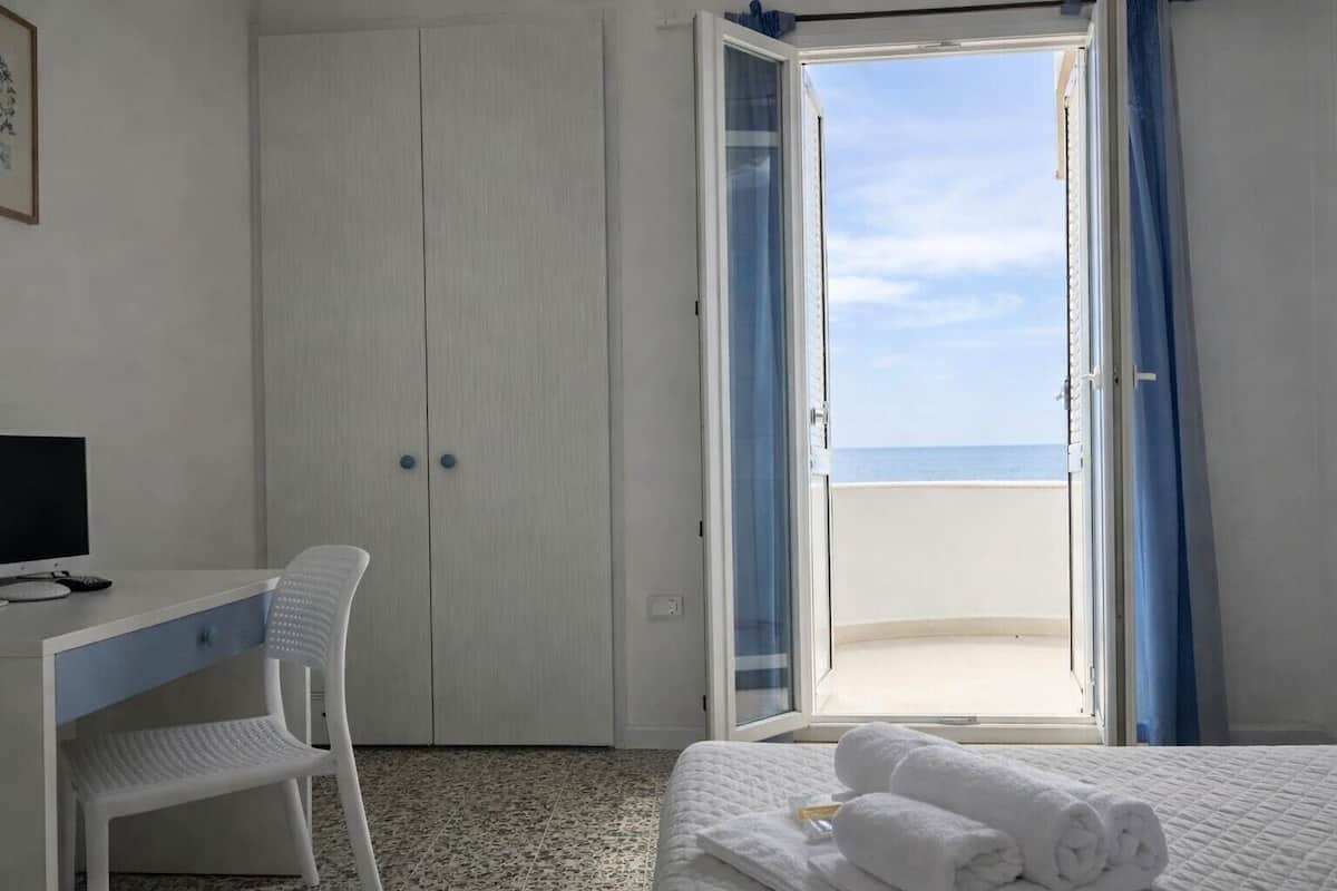 Double or Twin Room, Sea View | Desk, free WiFi, bed sheets