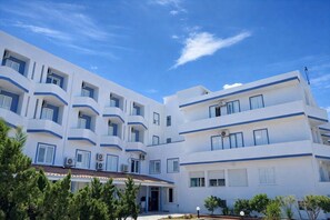 Front of property - Hotiday Castelsardo Spiaggia (Lu Bagnu)