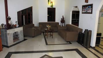 Bungalow | Lobby