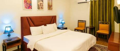 Iron/ironing board, free WiFi