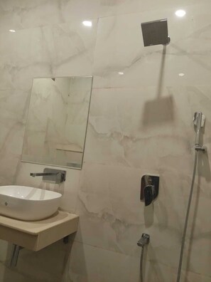 Deluxe Room | Bathroom - Hotel Awadh Grand (Kanpur)