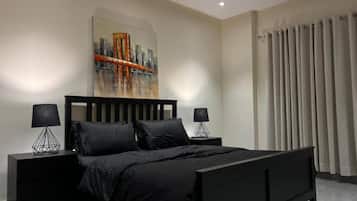 Escritorio, espacio para trabajar con laptop y wifi gratis