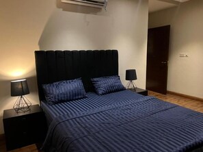 Căn hộ | Bàn, khu vực làm việc phù hợp cho laptop 