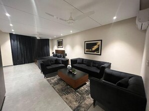 Appartement | Woonruimte | Een flatscreentelevisie