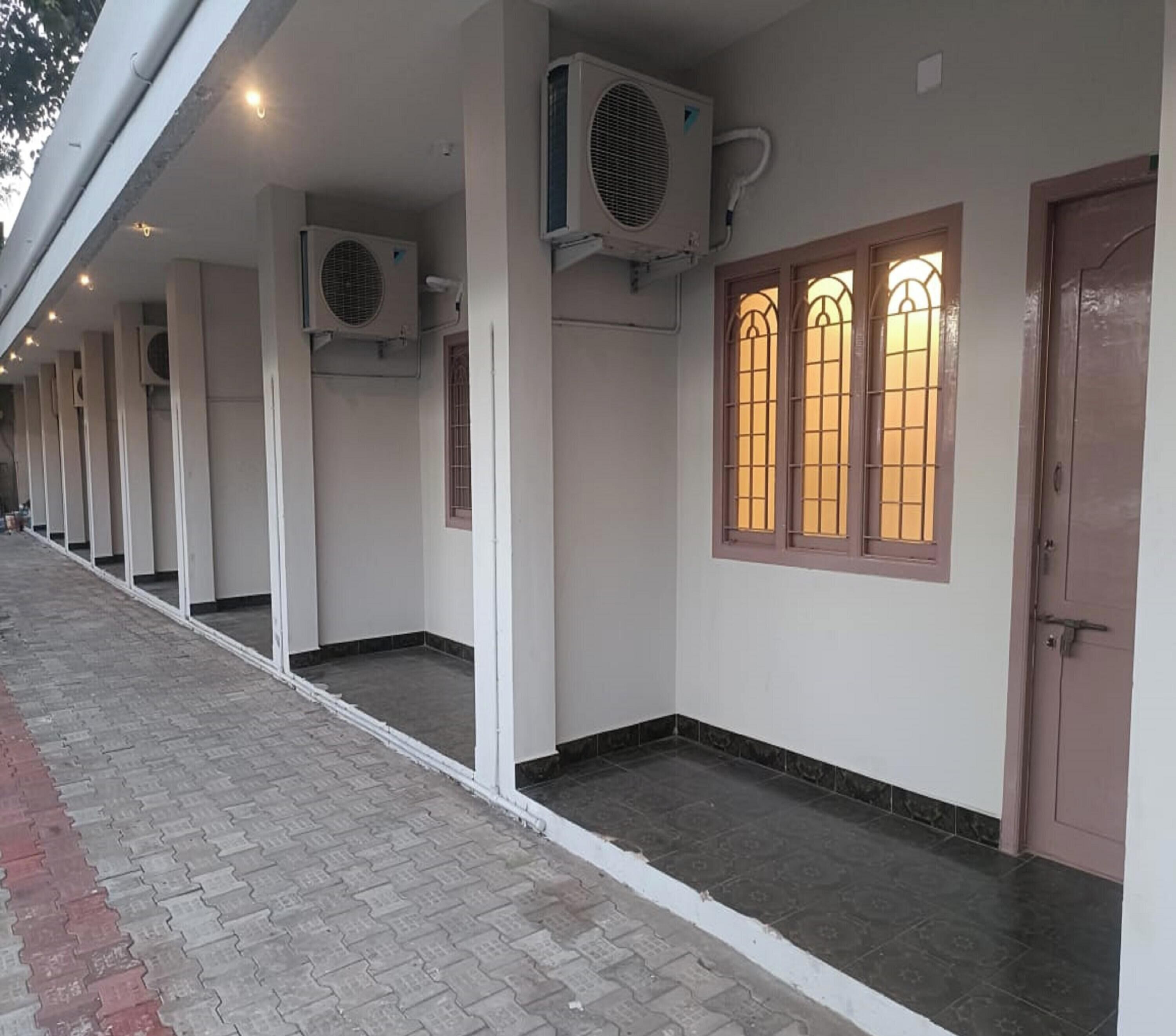 المنطقة المحيطة بالمنشأة