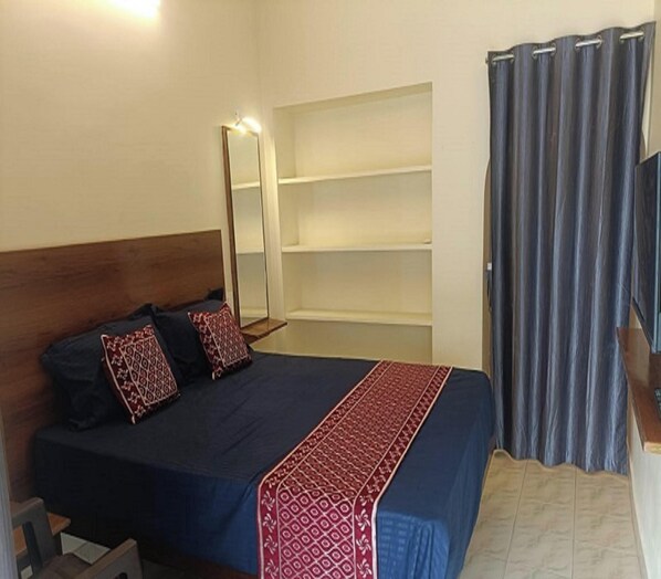 Standard Double Room | Egyptian cotton sheets, premium bedding, free WiFi - Maharaja Inn (Villianur)