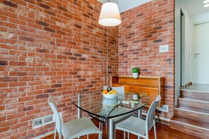 Dining - Contemporary Loft-Style Flat in San Salvario (Torino)