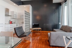 Smart TV - Contemporary Loft-Style Flat in San Salvario (Torino)