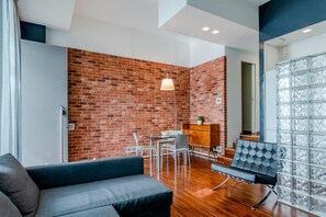 Smart TV - Contemporary Loft-Style Flat in San Salvario (Torino)