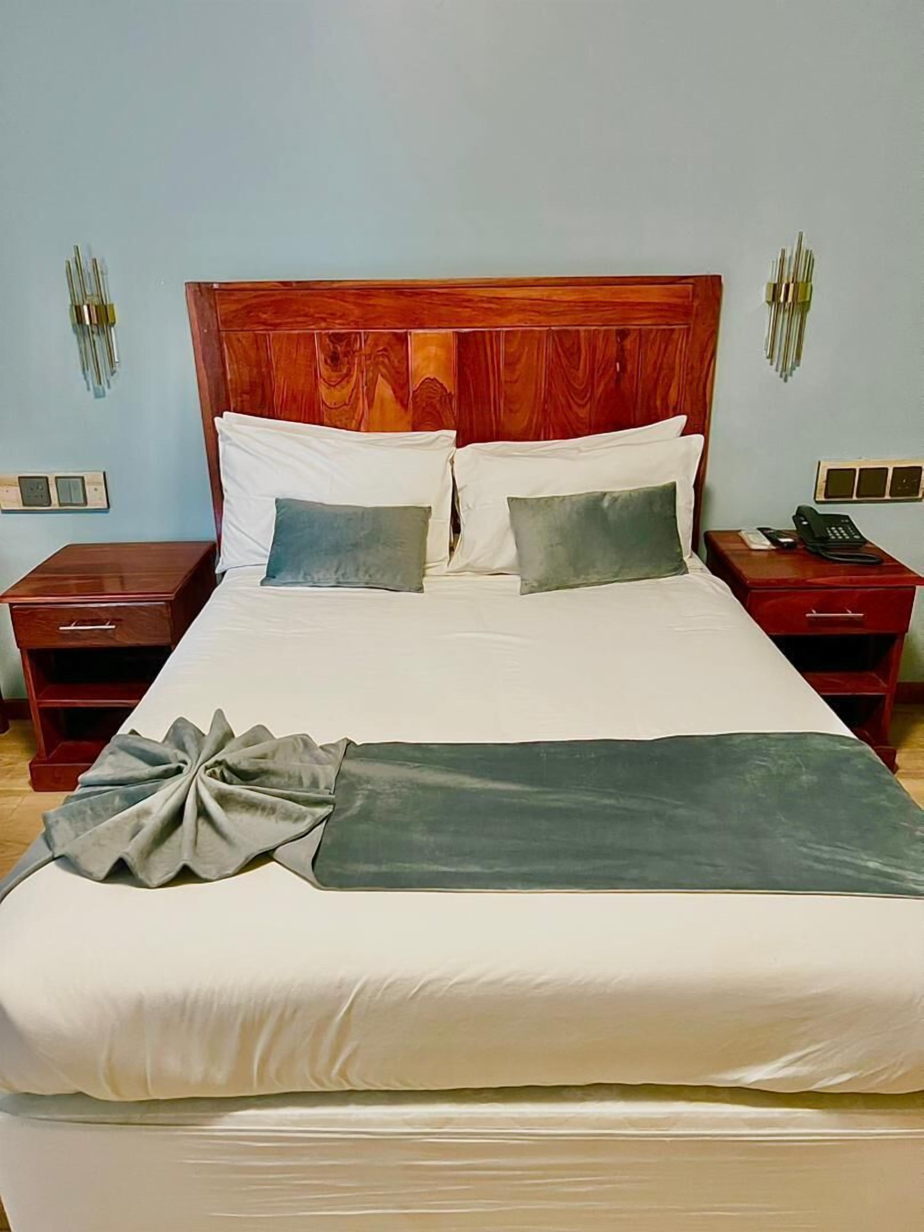 Habitación doble | Escritorio y espacio para trabajar con un portátil