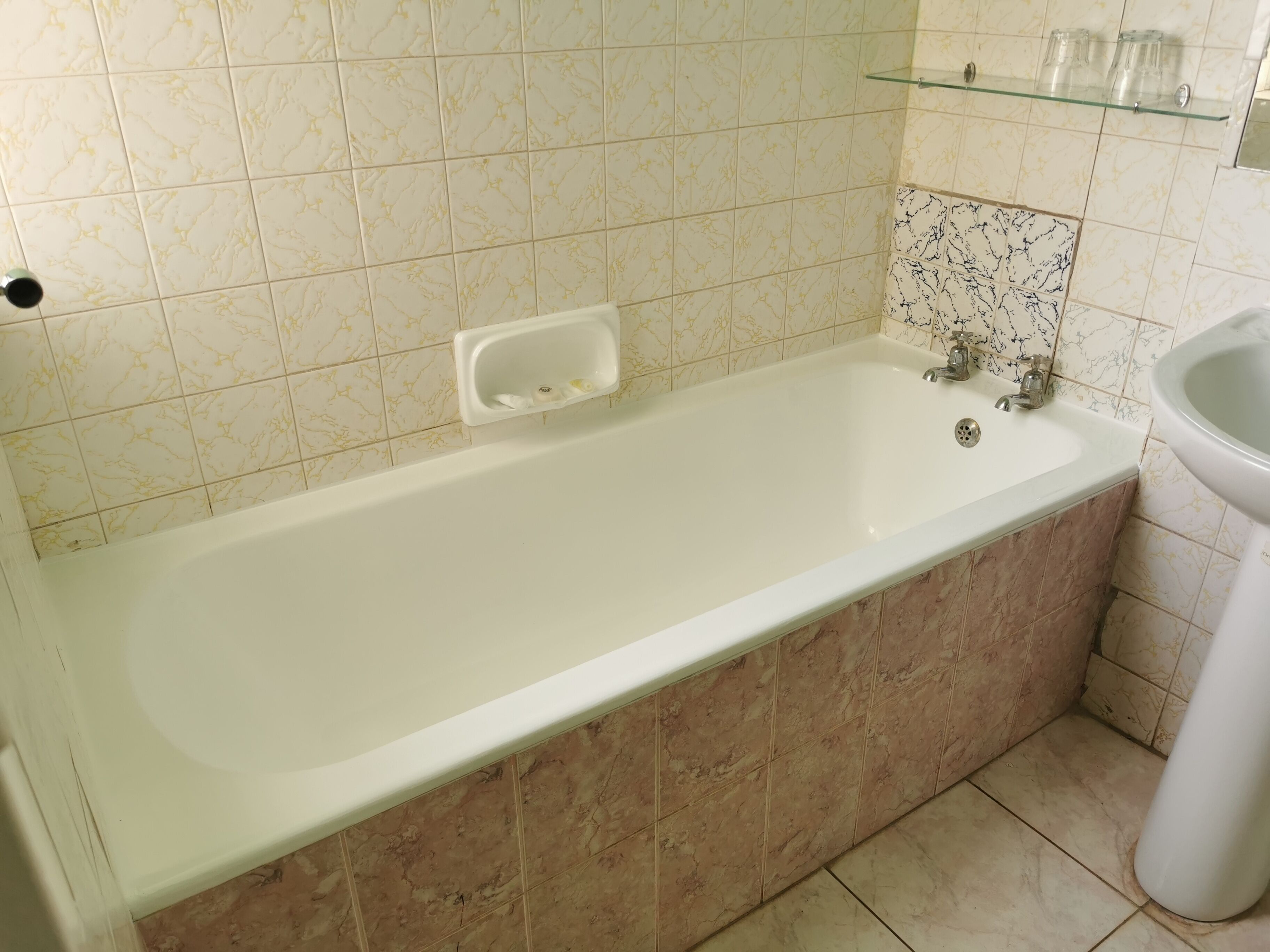 Suite – deluxe, balkong, fjellutsikt | Bad | Tøfler, håndklær, såpe og sjampo