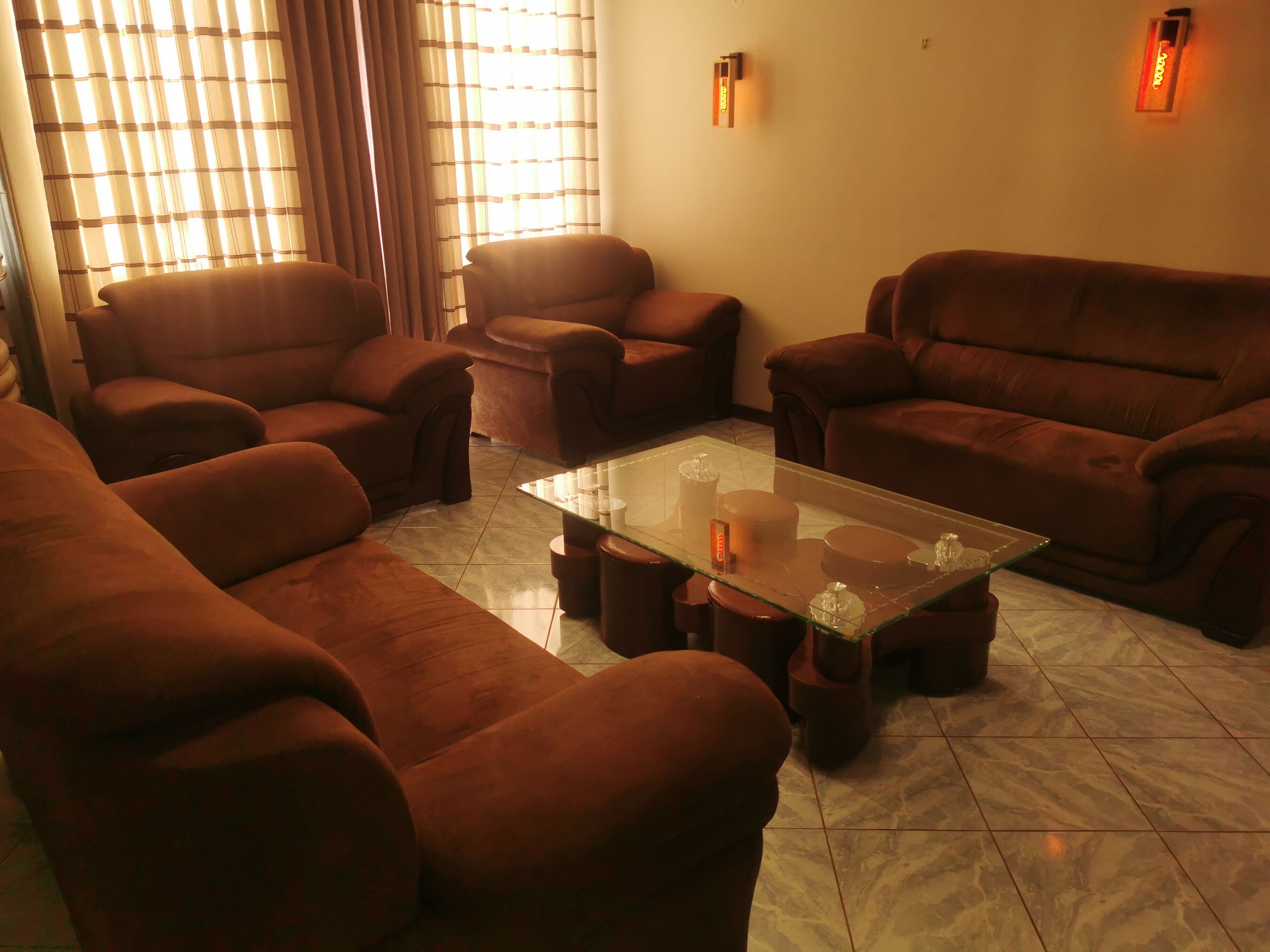 Suite Deluxe, balcón, vista a la montaña | Área de sala de estar